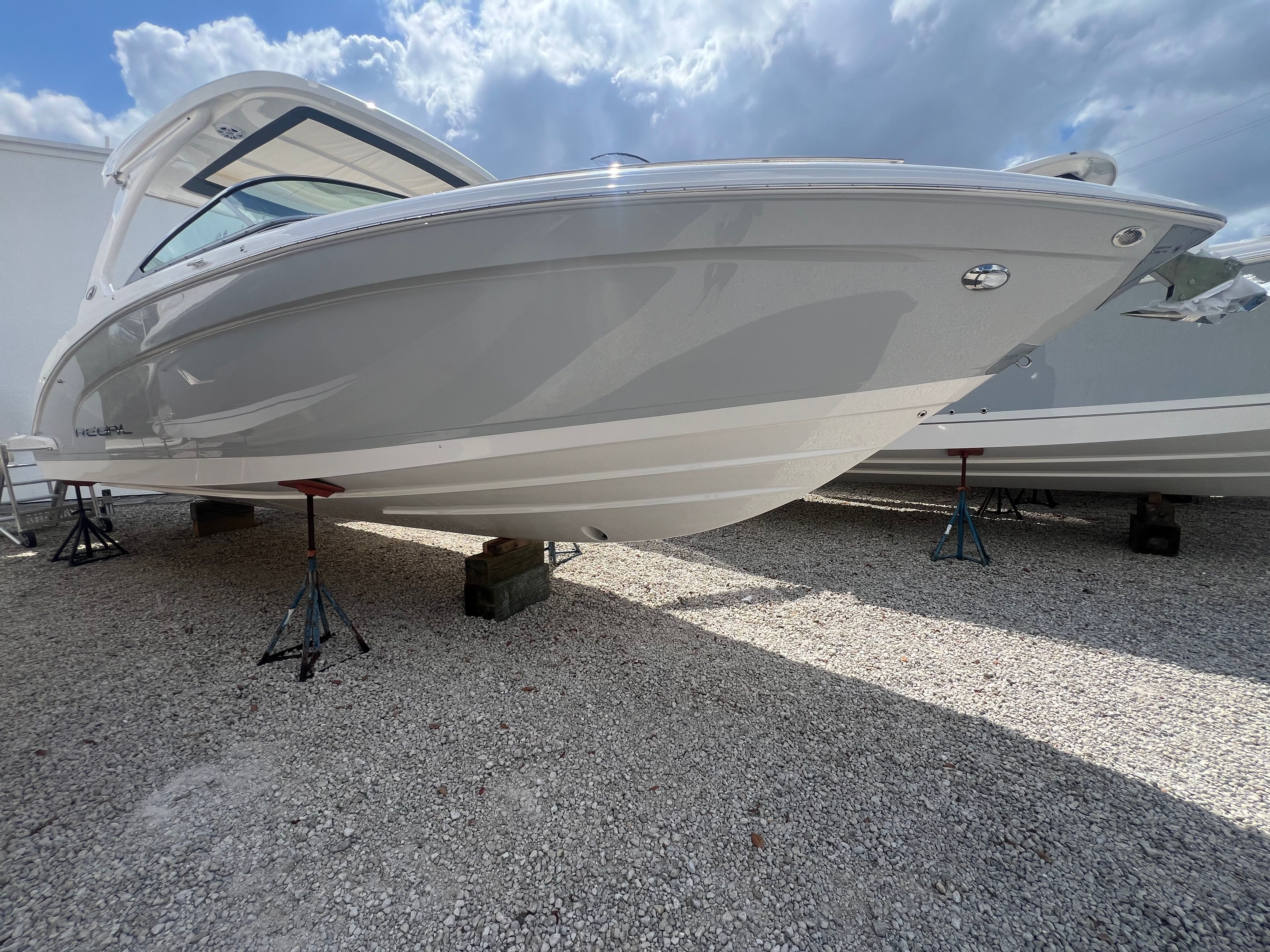 放送大学 割引 Regal 2025 33 YachtWorld - sale for Bowrider OBX 靴